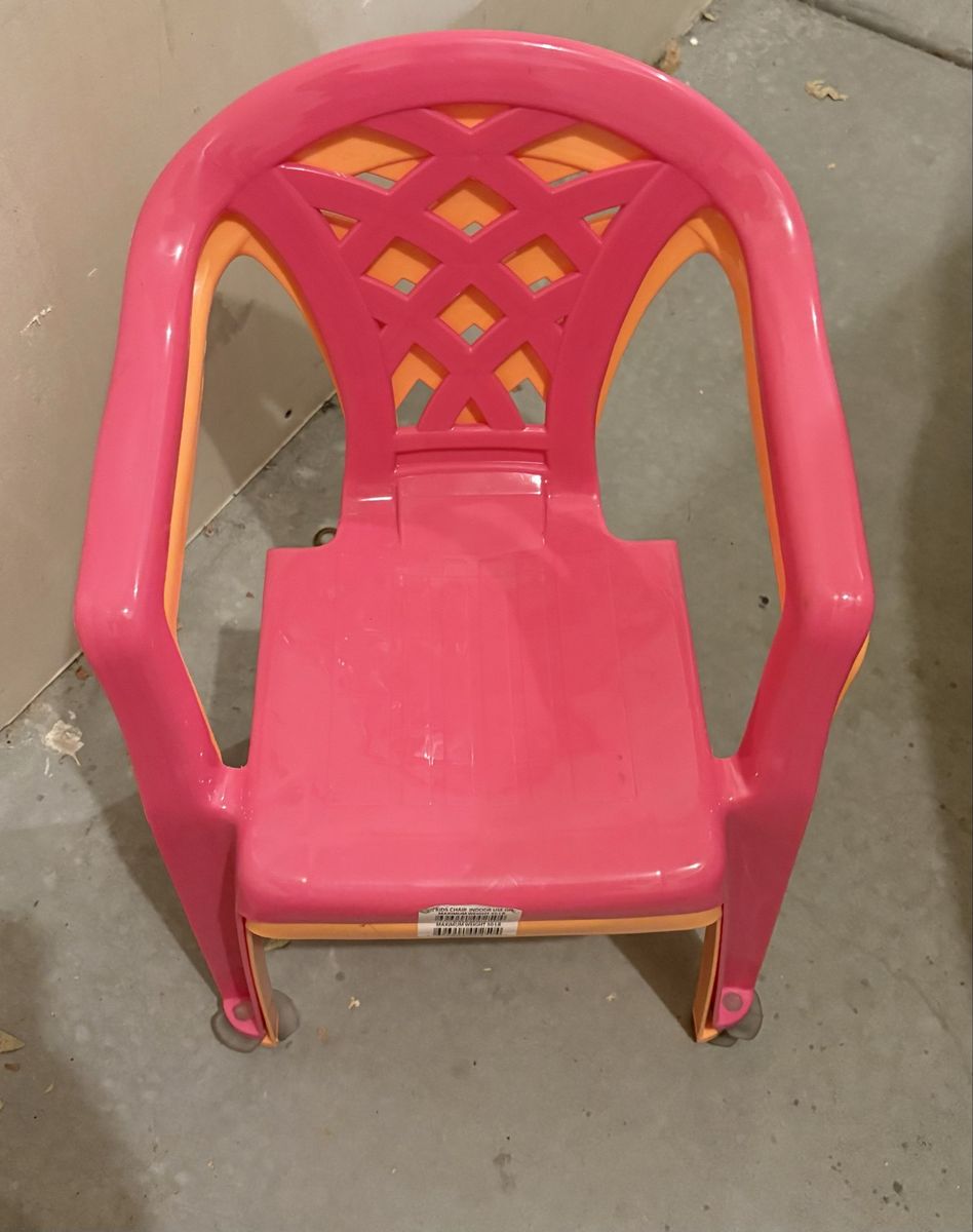 2 kids plastic chairs