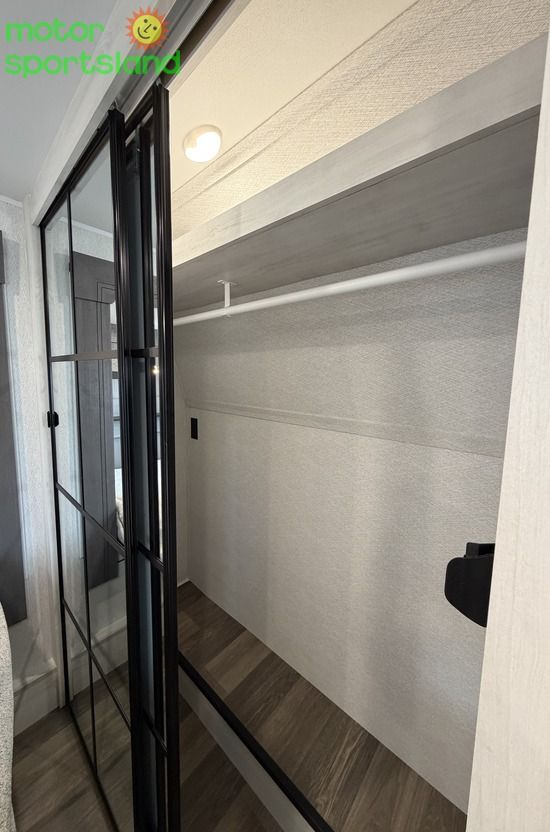 Main image 28