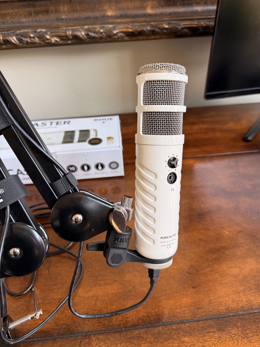 Rode Podcaster Broadcast Quality USB Microphone with WS2 Wind Shield and Desk Mount