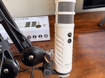 Rode Podcaster Broadcast Quality USB Microphone with WS2 Wind Shield and Desk Mount
