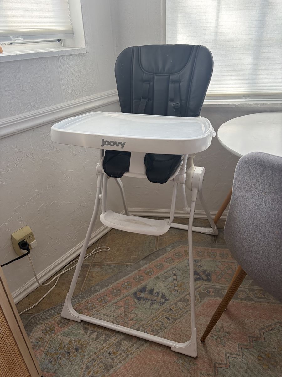 Joovy Nook High Chair - White with Black Removable Seat Cover & Tray