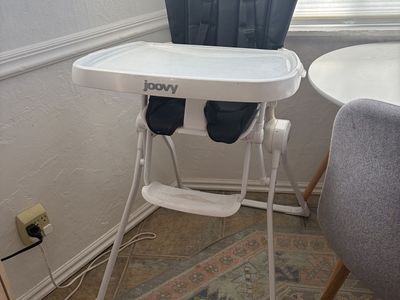 Joovy Nook High Chair - White with Black Removable Seat Cover & Tray
