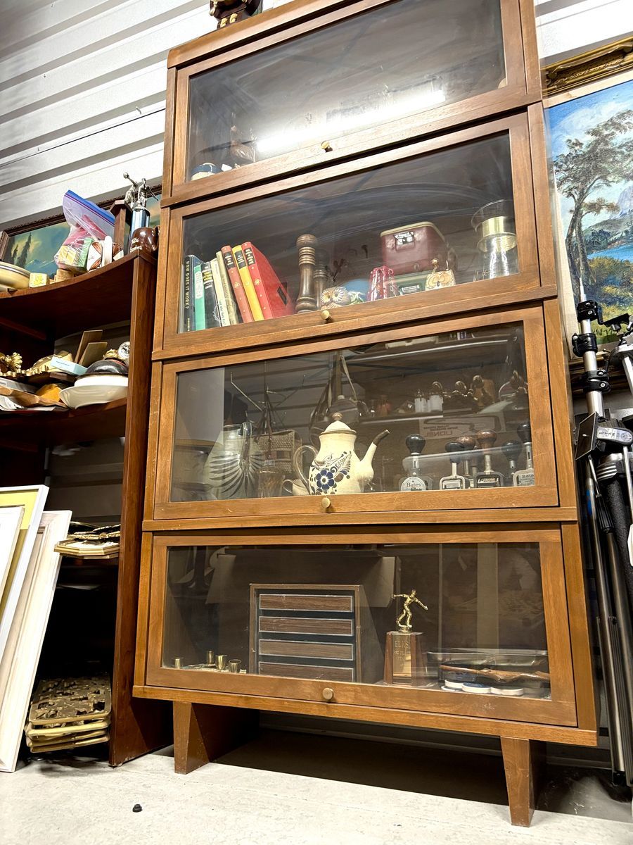 Beautiful vintage barrister lawyers bookcase.. USA made by Hale.  Mid Century modern  base legs MCM shelves shelving shelf