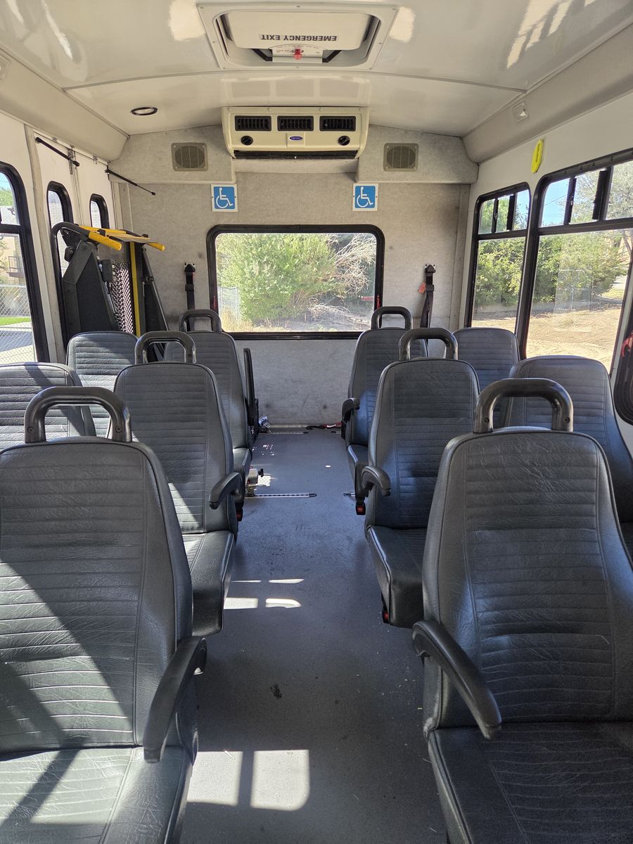 2006 Ford E-450 and Econoline 450 