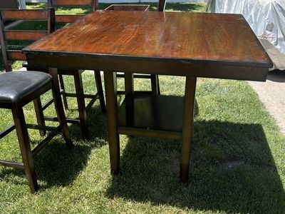 Dinner table & 4 chairs