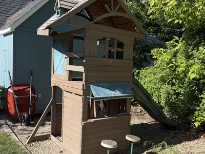 Damaged play tower w/ Slide