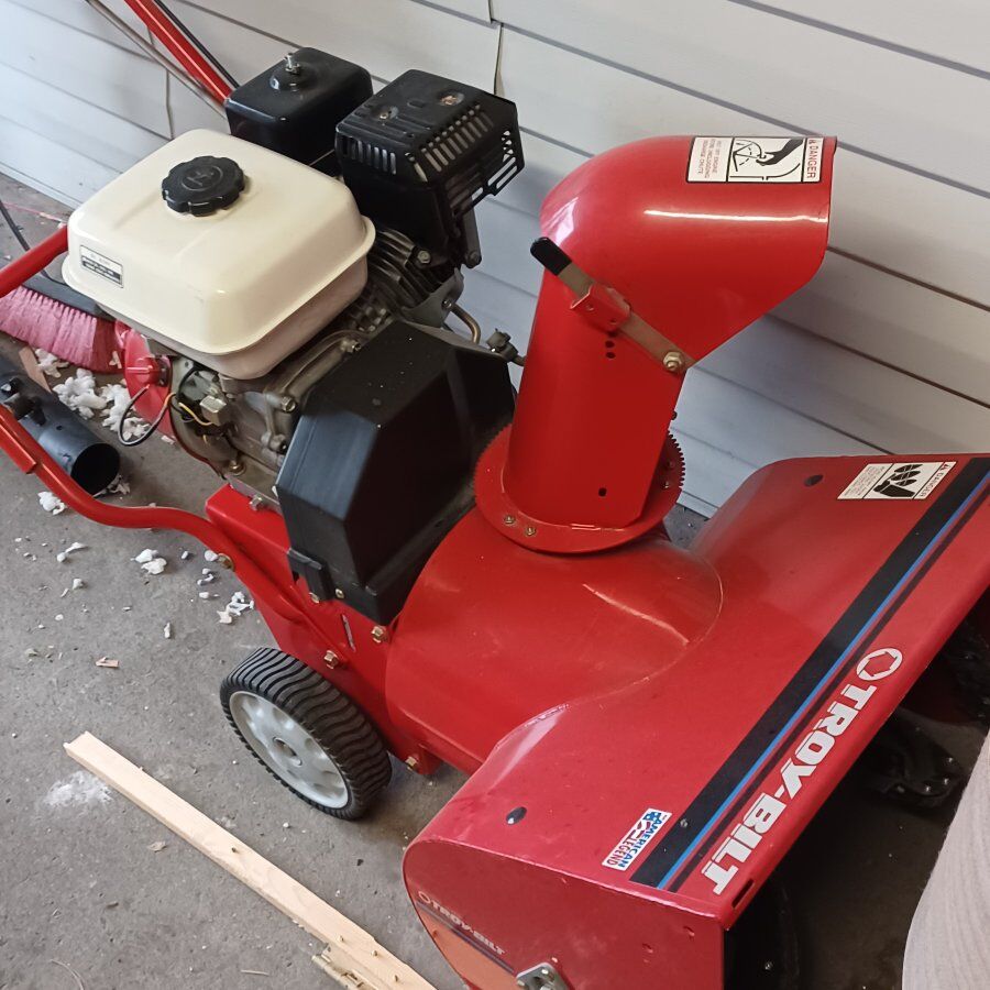 Troy-Bilt 21-in snow blower
