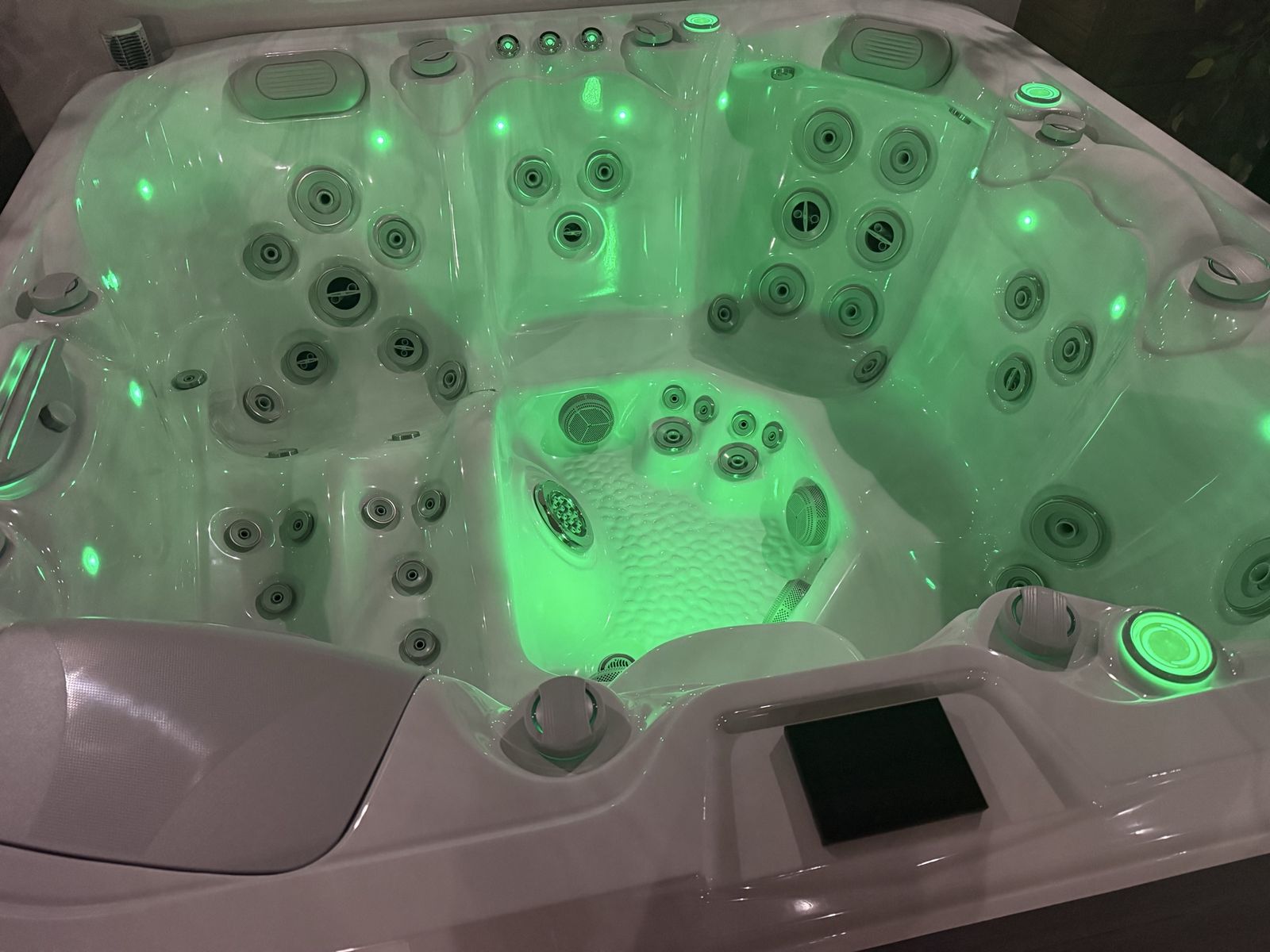 New Sun rans Hot tub