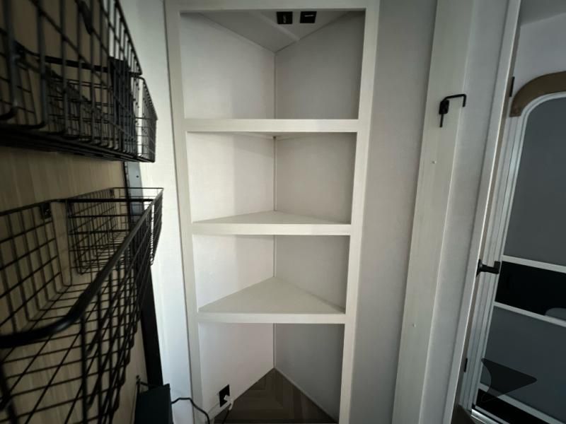 Main image 33