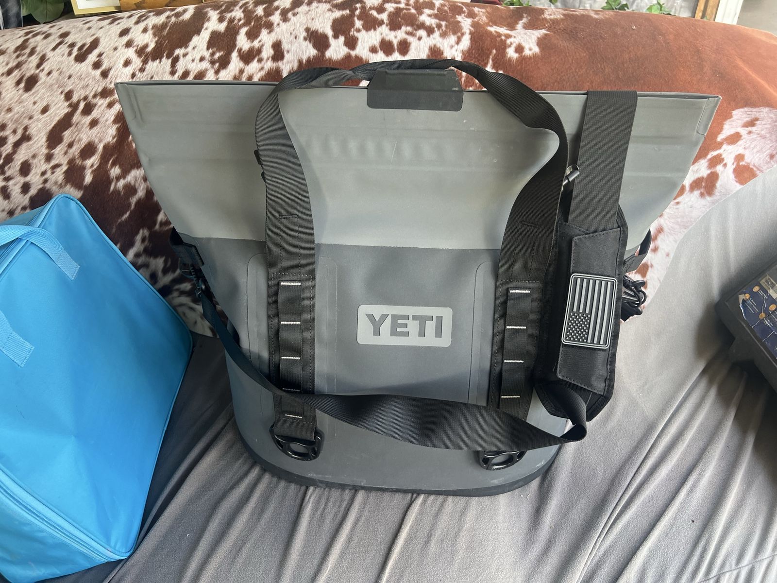 YETI Hopper M30 Soft Cooler Charcoal Gray with MagShield access - Excellent condition