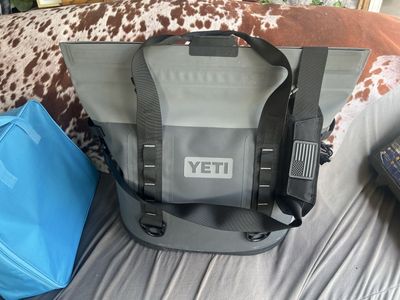 YETI Hopper M30 Soft Cooler Charcoal Gray with MagShield access - Excellent condition