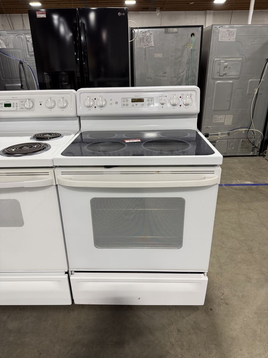 GE Appliances White Electric Range Stove Oven with Smoothtop Cooktop