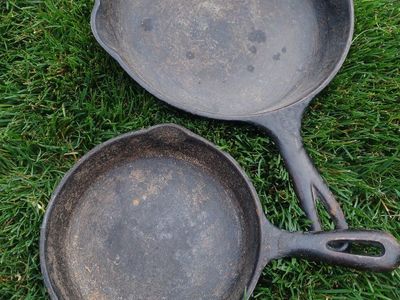 Vintage Cast Iron Skillets Set of 2 Fry Pans