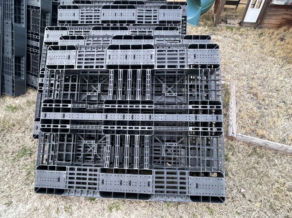 Pallets Black Plastic