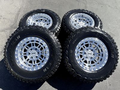 New LT285/70r17 Goodyear Silcer DTS 6x5.5 6x135 GM