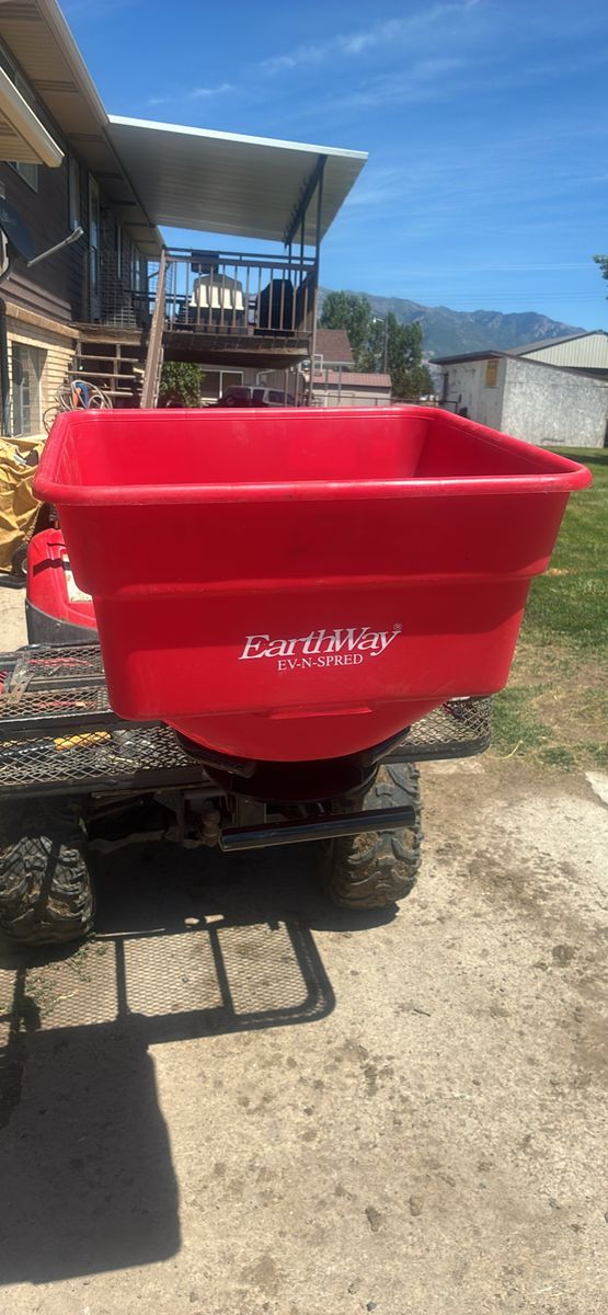 Earthway fertilizer spreader