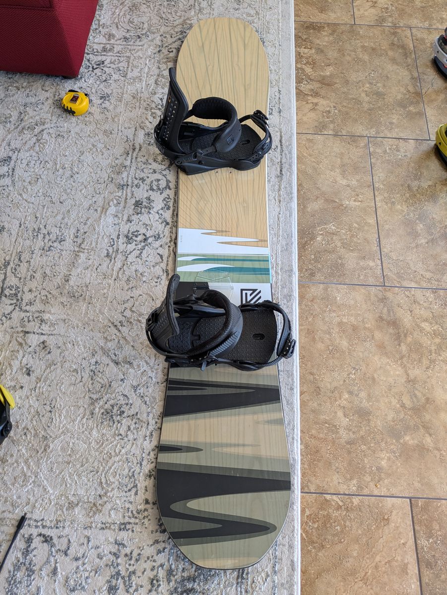 Yes PYL 159cm snowboard and Union bindings