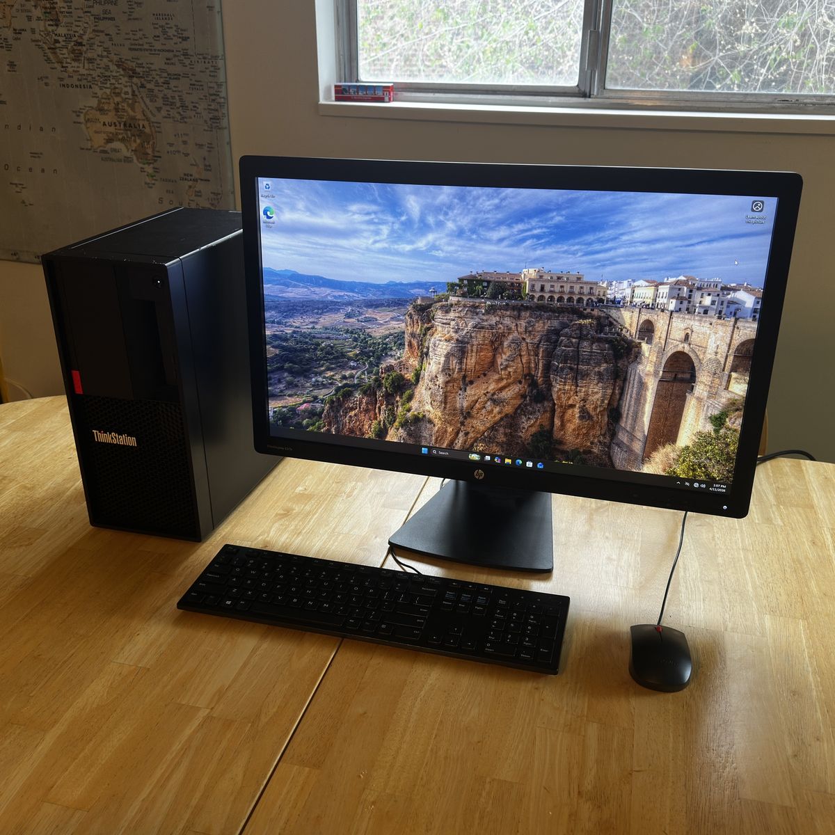 Lenovo Desktop & Monitor Win 11 Pro, i7, 16GB, 1TB