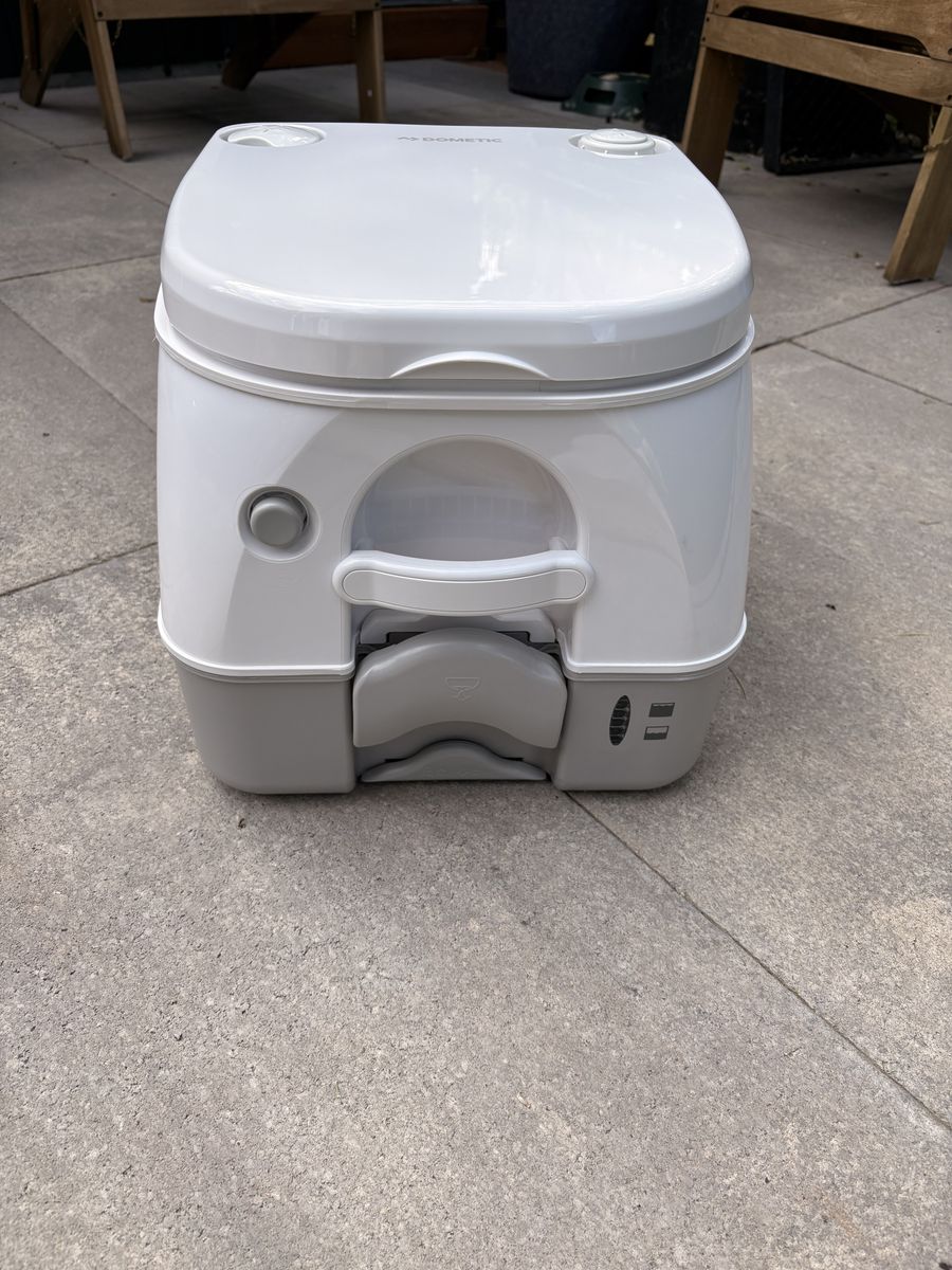 Dometic 2.6 Gallon 972 Portable Toilet - BRAND NEW, NEVER BEEN USED