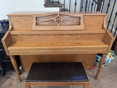 Samick SU-143 Upright Piano - Oak Finish