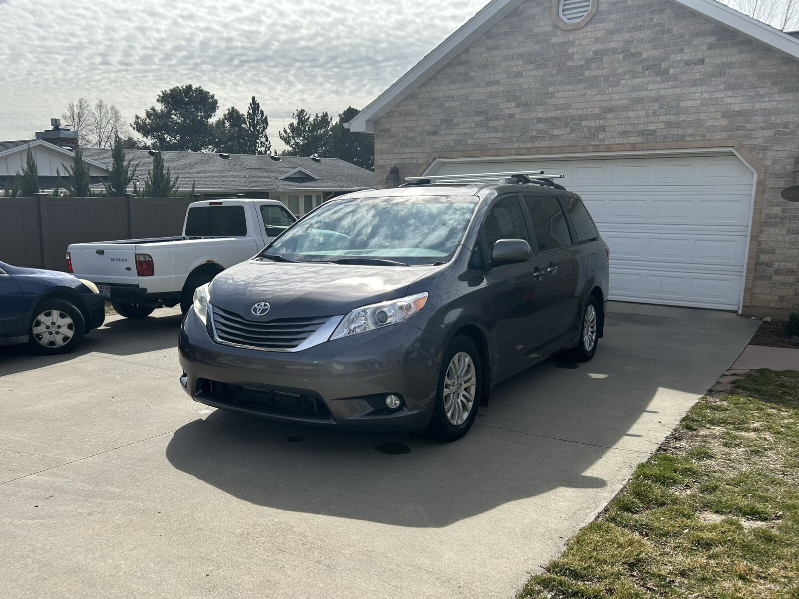 2015 TOYOTA SIENNA XLE 8-Passenger