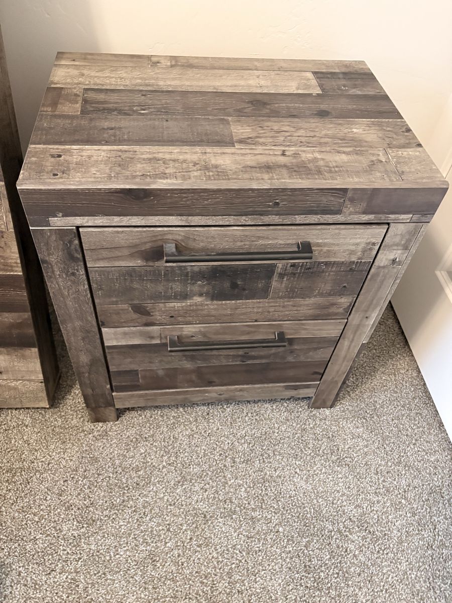 Rustic Weathered Wood Bedroom Set with Storage Bed and Dressers