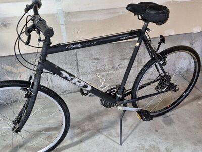 Coyote Trail 21 hybrid bike