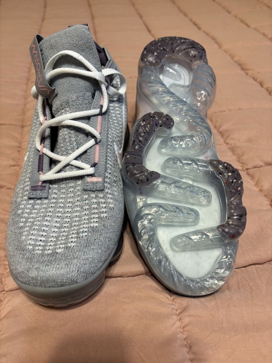 Nike vapomax for women in excellent conditions size 7  you can get today 40.00 cash only