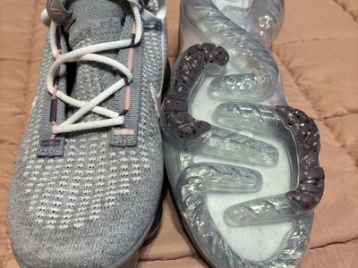 Nike vapomax for women in excellent conditions size 7 you can get today 40.00 cash only