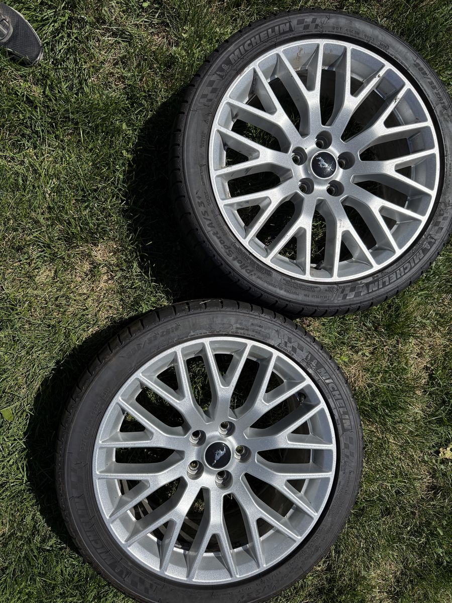 Ford Mustang GT S550 19" OEM Silver Wheels - Tire size 275