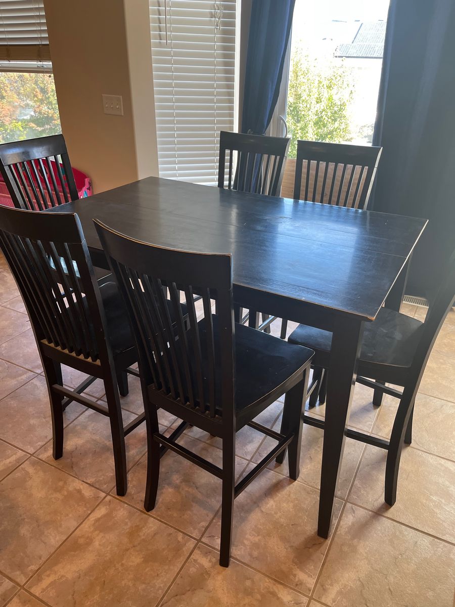 Table with 8 Chairs
