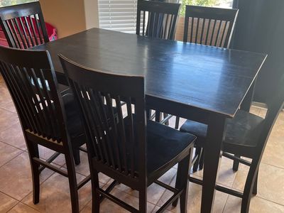 Table with 8 Chairs