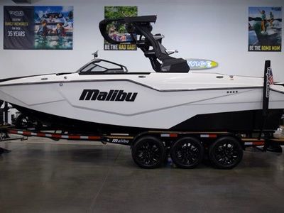 2026 Malibu M242 Boats