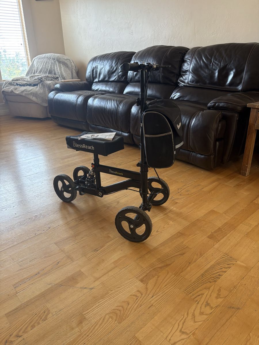 Knee scooter/mobilty scooter