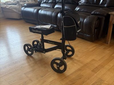Knee scooter/mobilty scooter