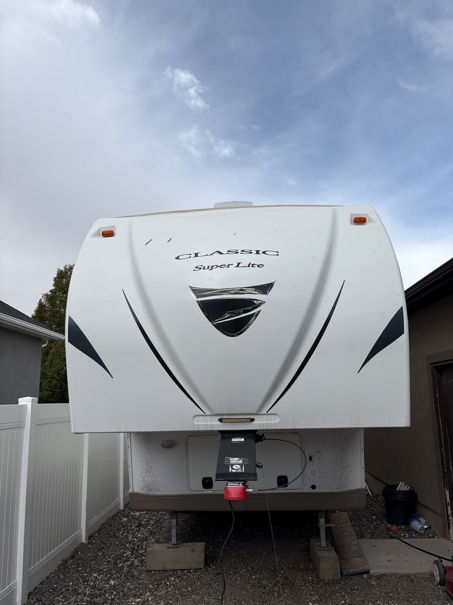 Flagstaff Classic Super Lite Travel Trailer - Great Condition, Ready for Adventure!
