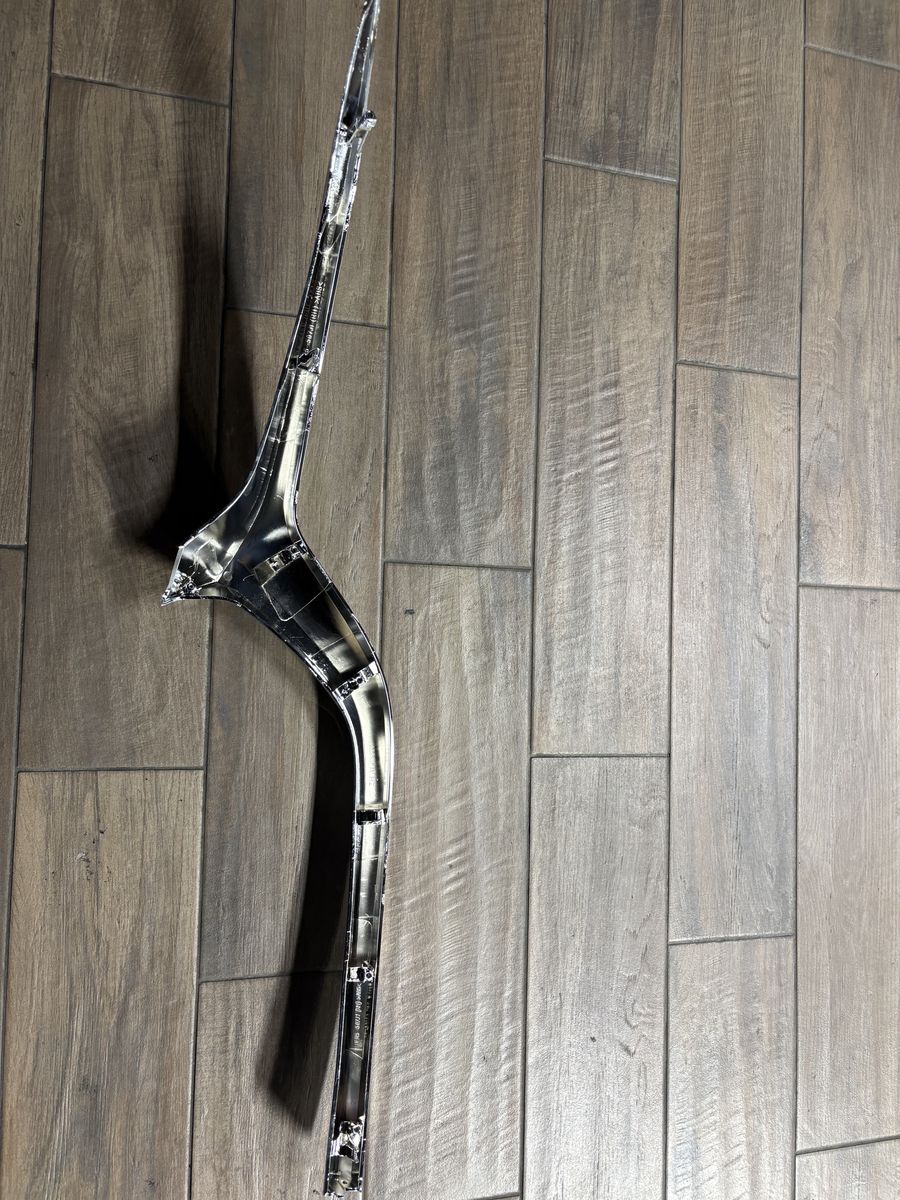 Right front bumper molding upper