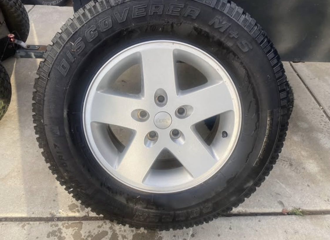Jeep Wrangler Magnesium Tires and Rims