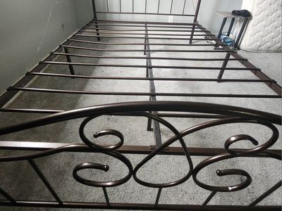 metal queen bed frame