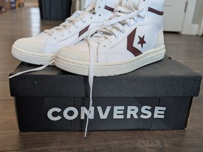 Brand New - Men's Size 10 Midtop Converse