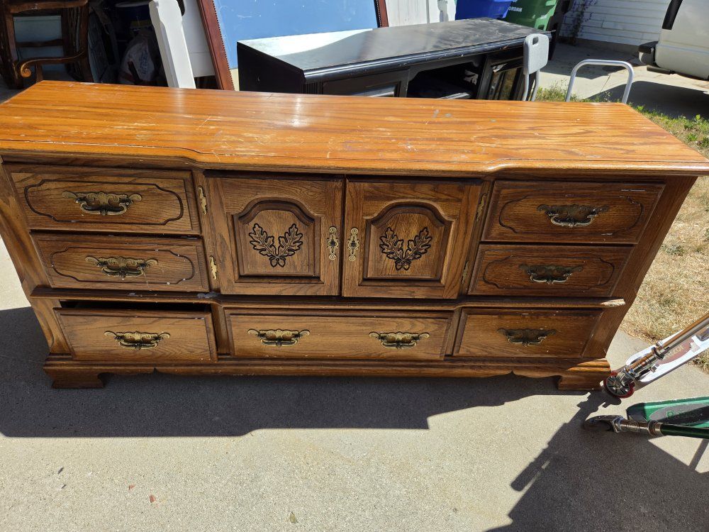 7 drawer Dresser