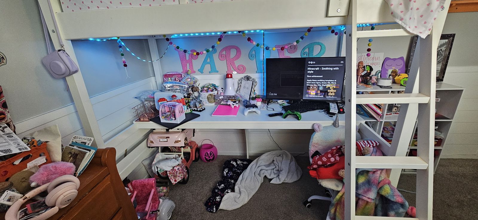 Main image 4