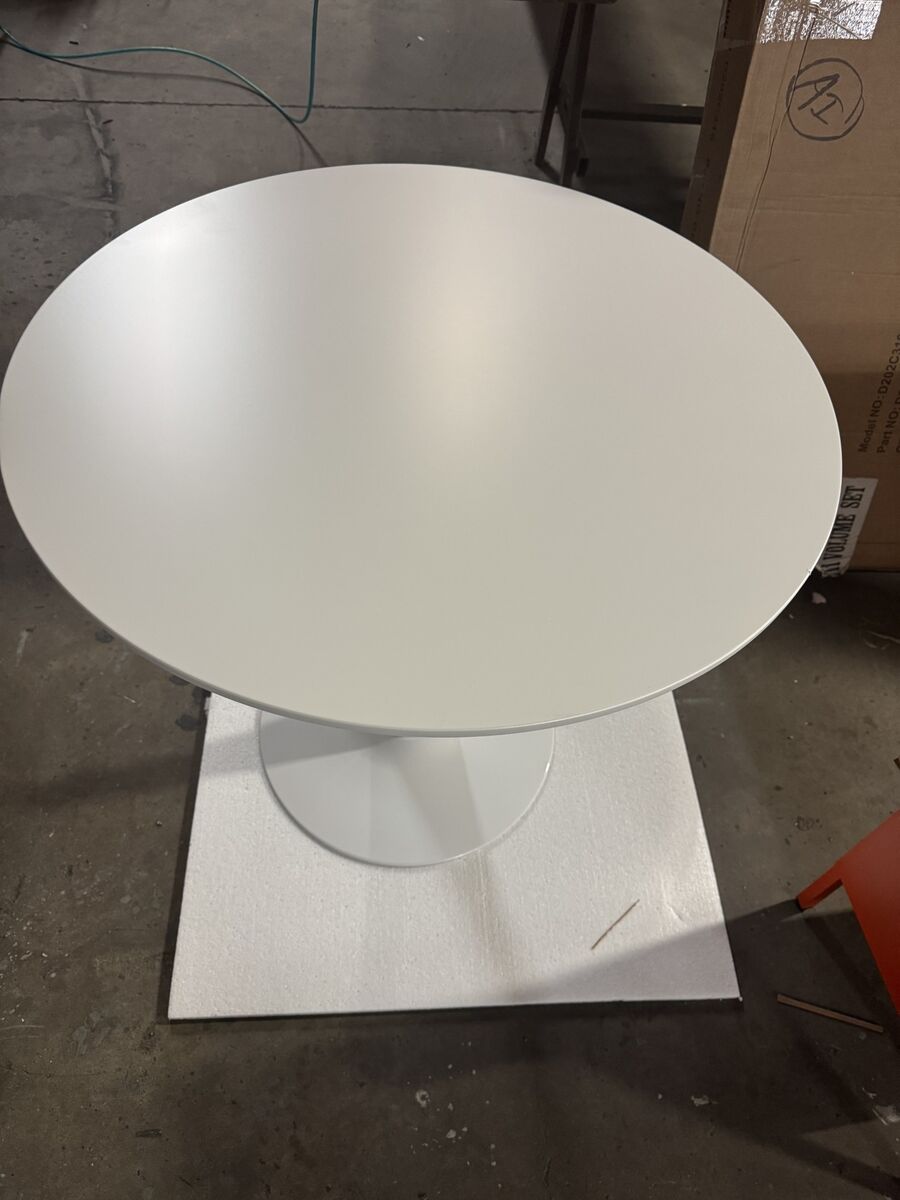 Round White Dining Table Pedestal Base Kitchen Living Room Cafe 31.5"