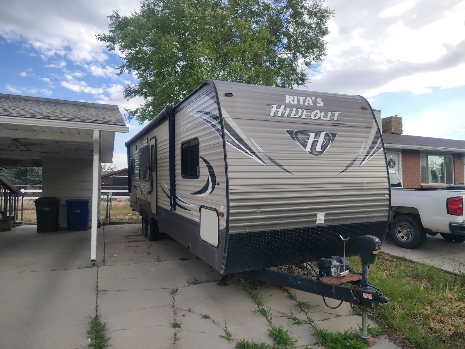 2018 Keystone Hideout 38ft Travel Trailer - Salvage Title, Sleeps 6