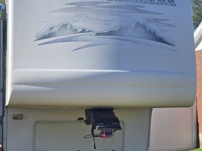Beautiful spacious fifth wheel
