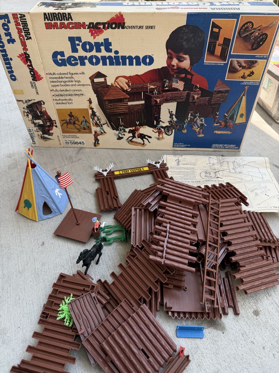 Vintage Aurora Imagin’Action Fort Geronimo Playset – Incomplete – Parts Only