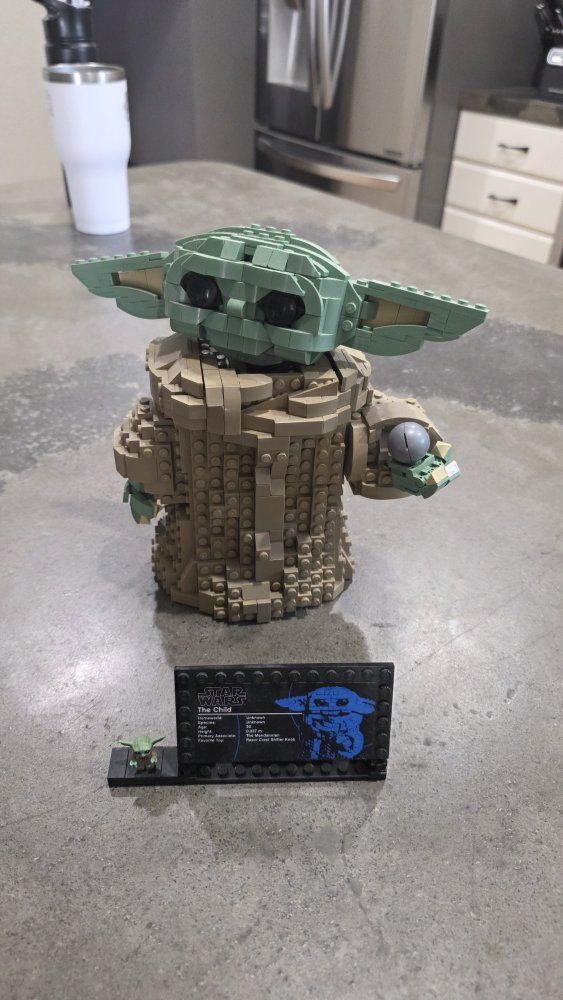 LEGO Star Wars The Child (Grogu) Buildable Model 75318 - Mandalorian Display Set
