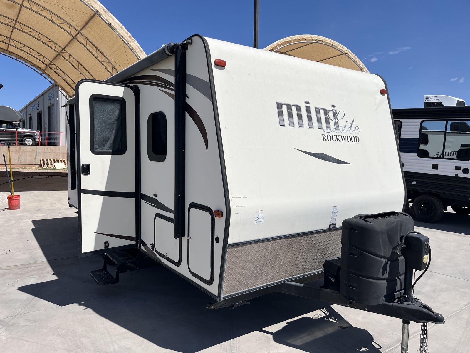 Perfect family camp trailer. ‘17 Forest River Rockwood Mini-lite 23ft travel trailer with bunks !
