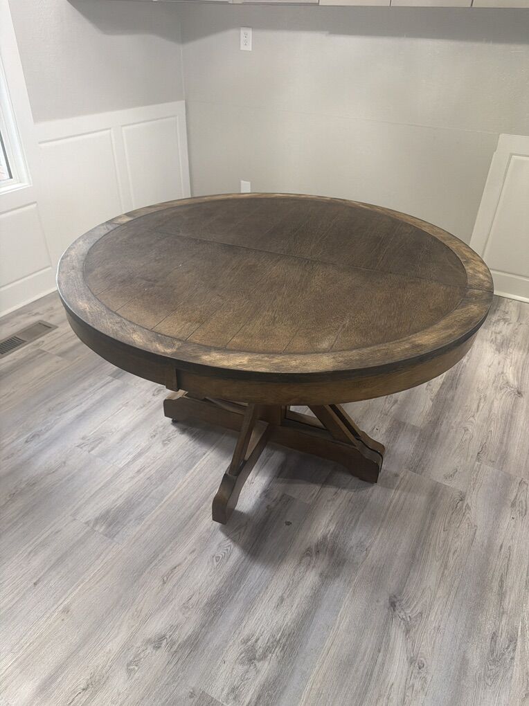 Round With Extra Leaf Kitchen, Dining Room Table