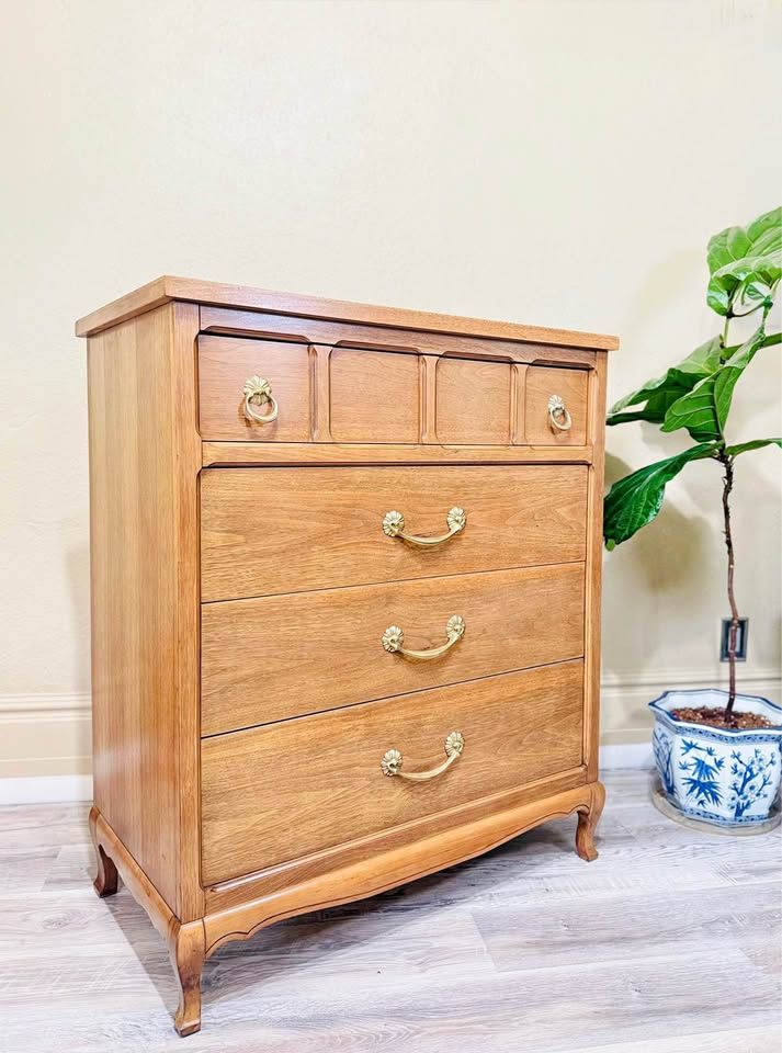 Vintage French Inspired Solid Oak 4 Drawer Dresser | French Style 4 Drawer Chest | Dresser